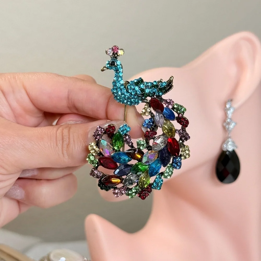 ⚜️ Colorful Peacock Brooch With Crystals 🦚